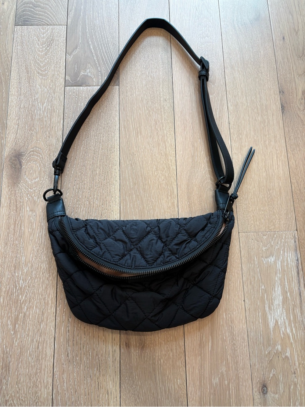 Poppy & Peonies Quilted Large sidekick Crossbody Bag in Black